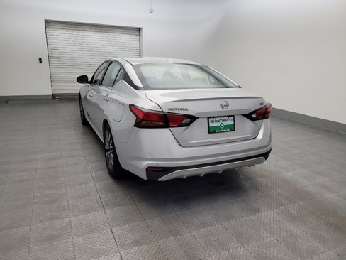 Used 2024 Nissan Altima 2.5 SV image 6