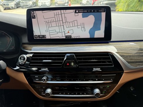 Used 2021 BMW 540i w/ Premium Package image 23