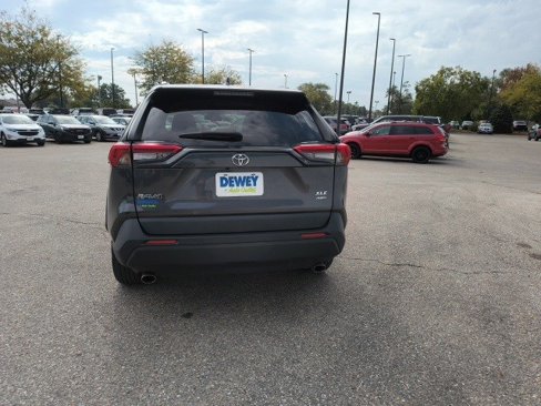 Used 2022 Toyota RAV4 XLE image 4