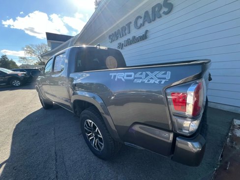 Used 2020 Toyota Tacoma TRD Off-Road image 3