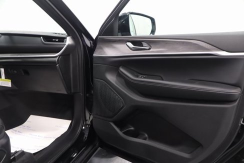 New 2025 Jeep Grand Cherokee Limited image 14