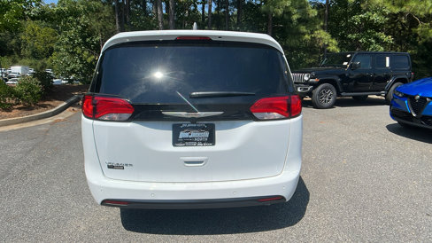 New 2026 Chrysler Voyager LX image 9