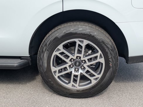 New 2025 Ford Expedition Active image 8