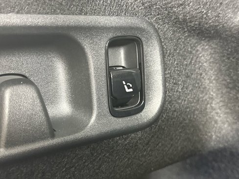 Used 2025 Mercedes-Benz C 300 Sedan image 19