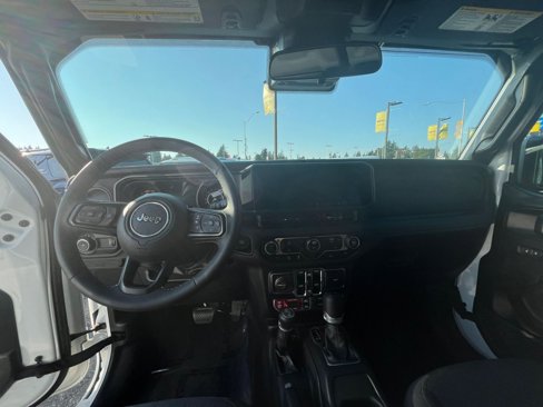 Used 2025 Jeep Wrangler Unlimited Rubicon image 33