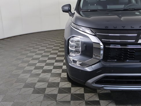 New 2025 Mitsubishi Outlander SE image 14