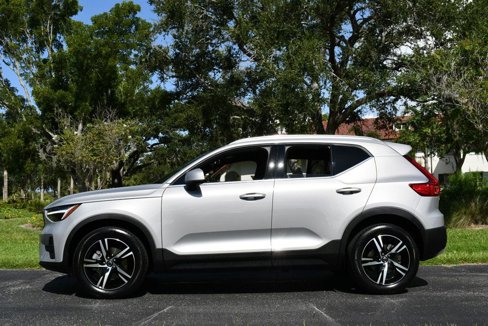 Used 2025 Volvo XC40 B5 Core image 25