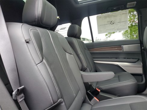 New 2026 Cadillac Vistiq Sport image 18