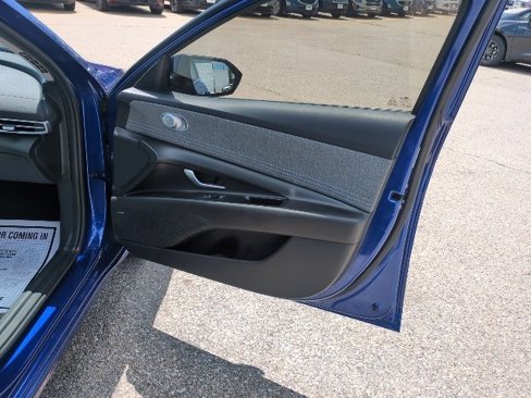 Used 2023 Hyundai Elantra Limited w/ Cargo Package image 18