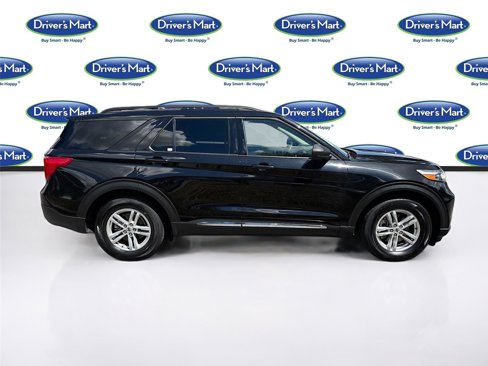 Used 2024 Ford Explorer XLT w/ Equipment Group 202A image 9