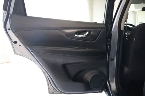 Used 2018 Nissan Rogue SV w/ Premium Package image 20