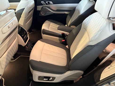 New 2026 BMW X7 M60i image 8