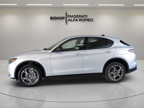 New 2025 Alfa Romeo Stelvio Sprint image 4