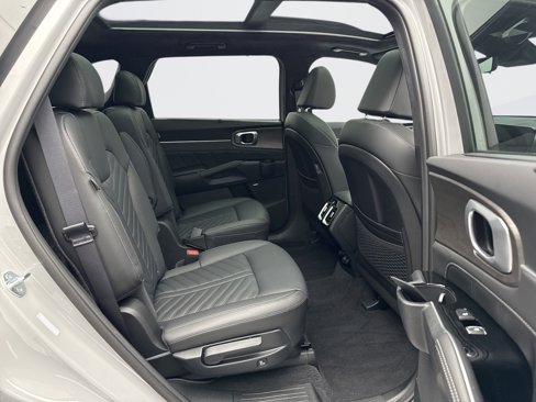Used 2025 Kia Sorento SX Prestige image 21