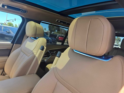 New 2025 Land Rover Range Rover Long Wheelbase SE image 25