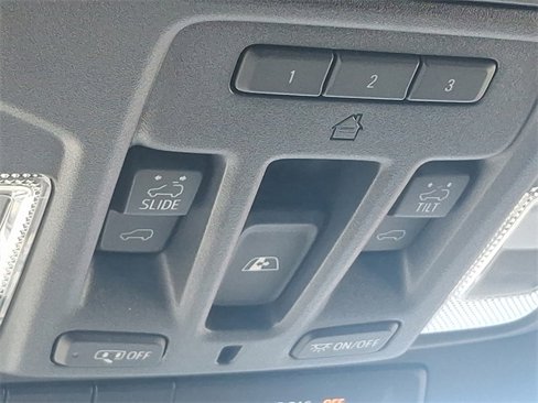 Used 2024 Chevrolet Silverado 3500 High Country w/ High Country Premium Package image 28