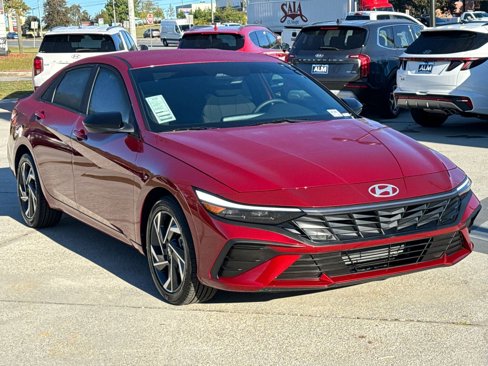 Certified 2025 Hyundai Elantra Sport image 3