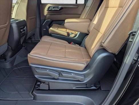 New 2026 Chevrolet Suburban High Country image 13