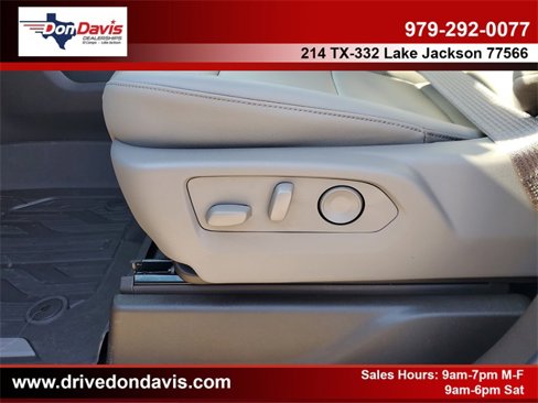 New 2026 GMC Sierra 1500 SLT image 17