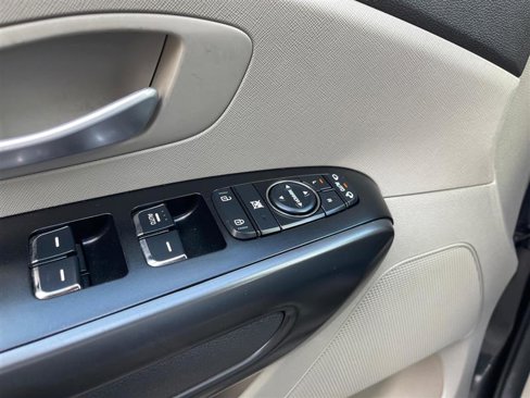 Used 2016 Kia Sedona LX w/ LX Convenience Package image 23