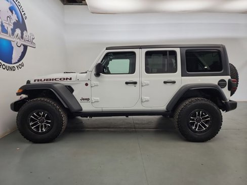 Used 2024 Jeep Wrangler Unlimited Rubicon w/ XTREMEE 35" Tire Package image 26