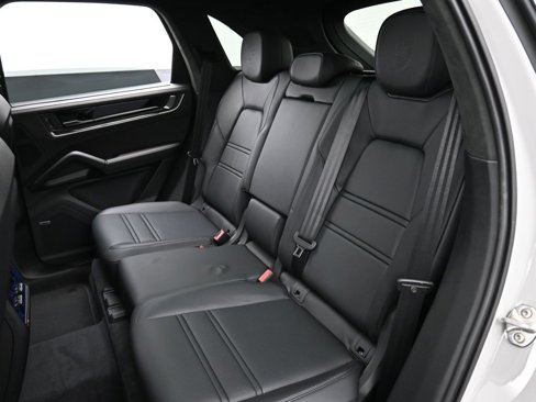 New 2025 Porsche Cayenne Turbo image 24