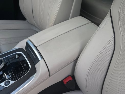 Used 2025 BMW X7 xDrive40i w/ M Sport Package image 13