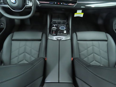 Used 2025 BMW 530i w/ Premium Package image 18