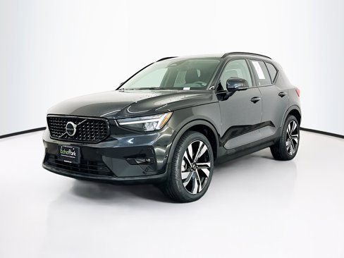Used 2025 Volvo XC40 B5 Plus image 3