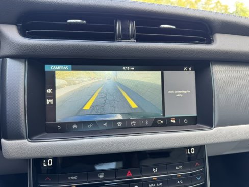 Used 2020 Jaguar XF Premium image 22