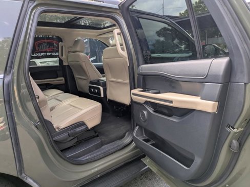 Used 2024 Ford Expedition Max XLT image 10