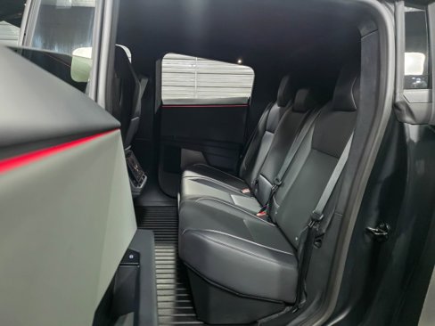 Used 2024 Tesla Cybertruck AWD Crew Cab image 28
