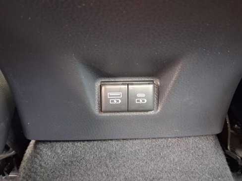 Used 2025 Toyota Camry LE image 31