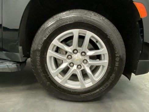 Used 2021 Chevrolet Suburban LT image 16