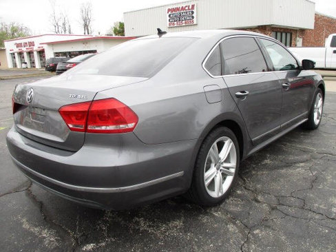 Used 2015 Volkswagen Passat TDI SEL Premium image 10