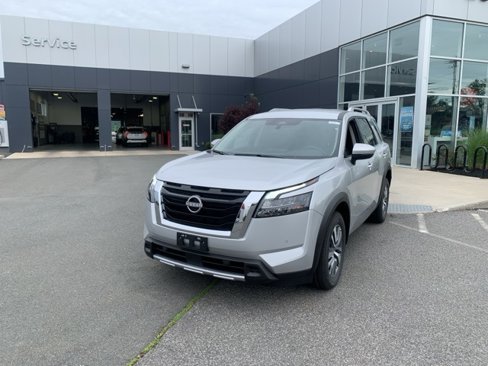 New 2025 Nissan Pathfinder SL image 3