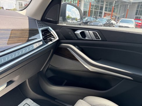 Used 2024 BMW X7 xDrive40i image 56