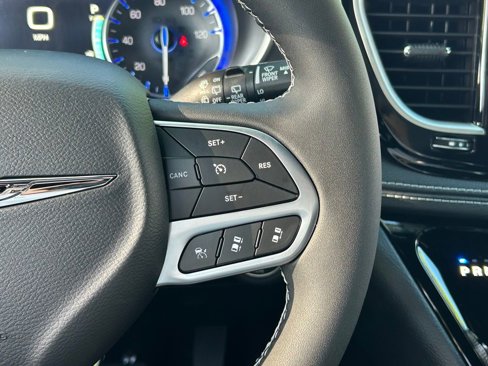 New 2025 Chrysler Pacifica Select image 41