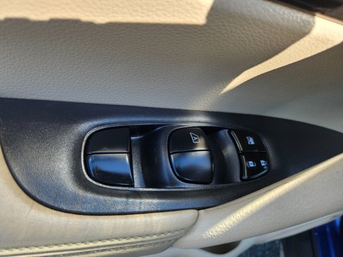 Used 2020 Nissan Rogue SV image 16