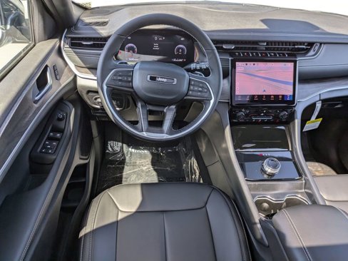 New 2025 Jeep Grand Cherokee Limited w/ Black Appearance Package image 24