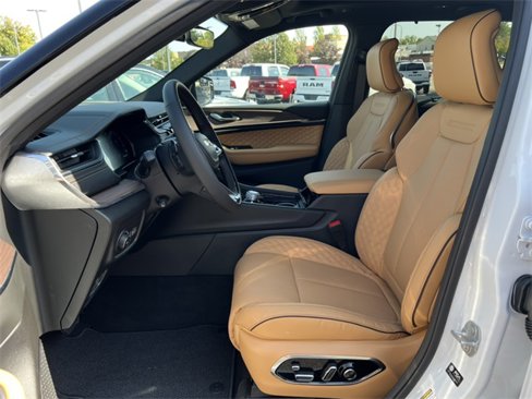 New 2025 Jeep Grand Cherokee Summit image 4