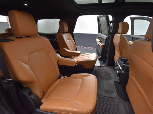 Used 2024 Ford Expedition Platinum image 51