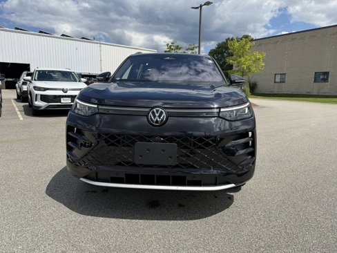 New 2025 Volkswagen Tiguan SEL R-Line image 2