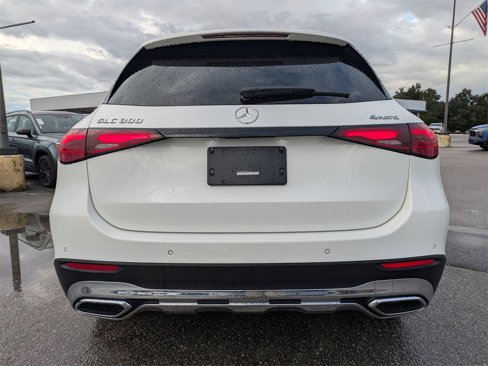 Used 2025 Mercedes-Benz GLC 300 4MATIC image 4