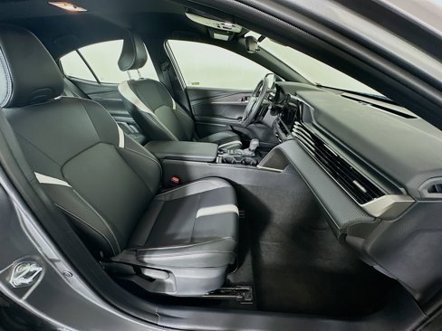 Used 2025 Toyota Camry SE image 32