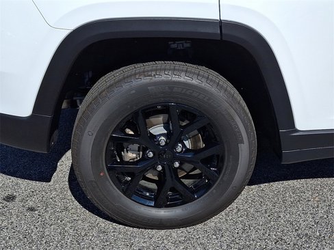 Used 2025 Jeep Grand Cherokee Altitude image 8