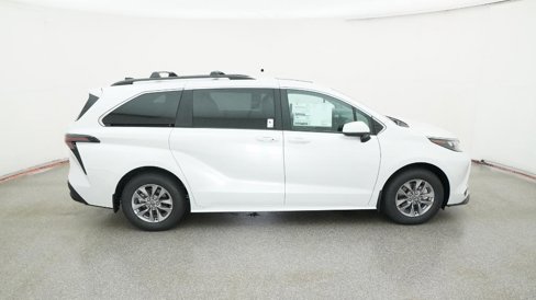 New 2025 Toyota Sienna XLE image 14