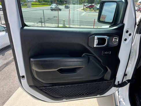 Used 2023 Jeep Gladiator Mojave w/ Cold Weather Group image 18
