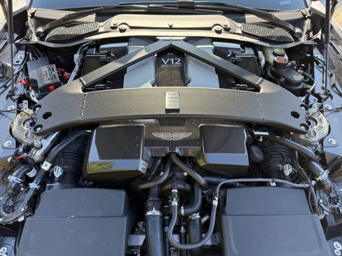 Used 2025 Aston Martin Vanquish image 38