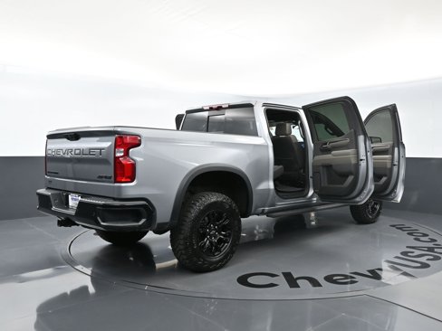 Used 2024 Chevrolet Silverado 1500 ZR2 w/ Technology Package image 30